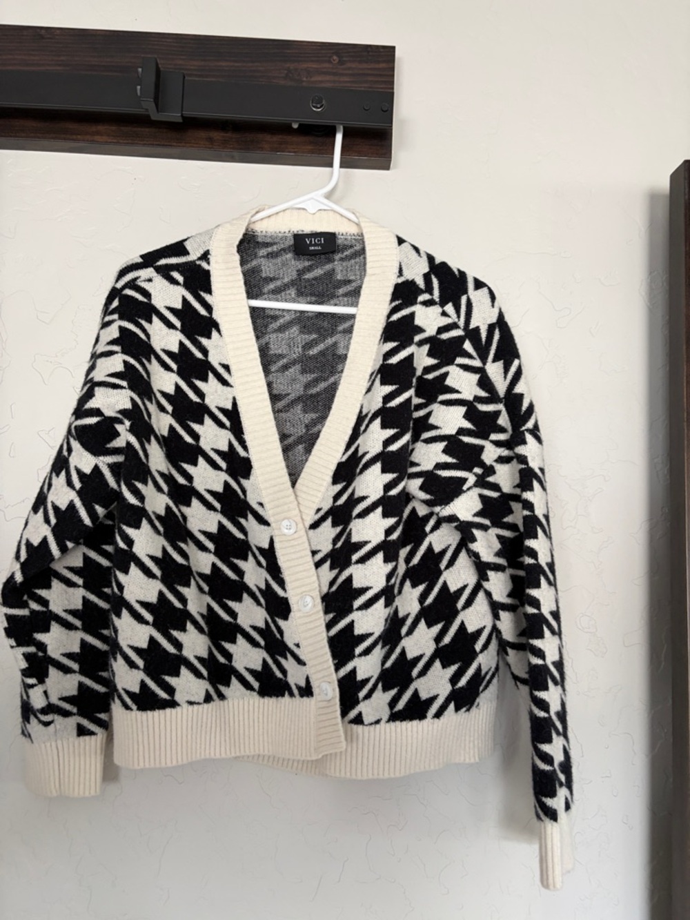 VICI Black & Cream Houndstooth Button-Up Cardigan - Picture 1 of 1